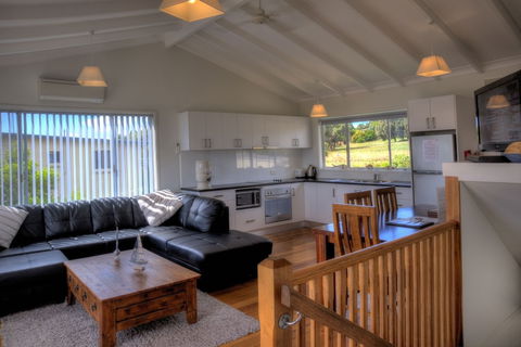 The Blue House - Whitsundays Accommodation 2