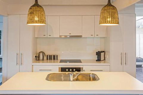 Iona Beach House Cowes - Whitsundays Accommodation 4