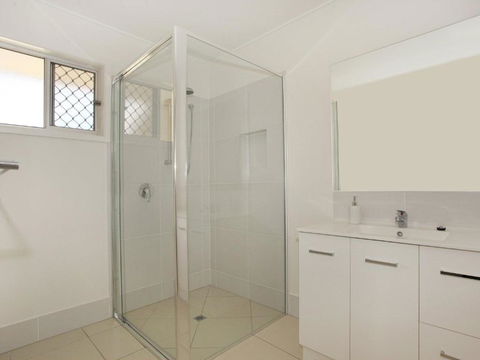 Oloway 40 2 BDRM Pet Friendly Budget Home - Whitsundays Accommodation 2