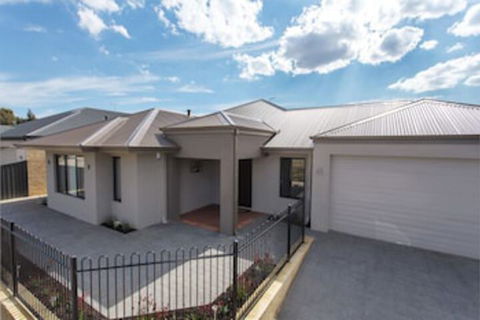 Beckenham House - Whitsundays Accommodation 0