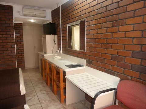 Pioneer Lodge Motel - Whitsundays Accommodation 2