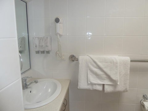 Pioneer Lodge Motel - Whitsundays Accommodation 6