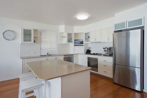 Beachfront Palm Beach Townhouse - Whitsundays Accommodation 2