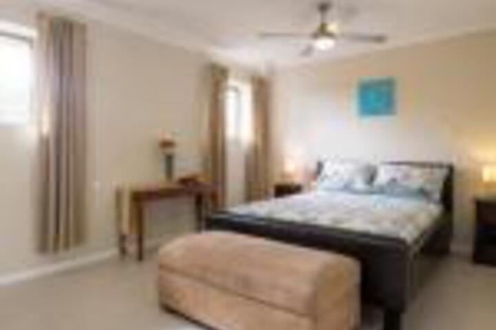 Deception Bay North QLD Whitsundays Accommodation