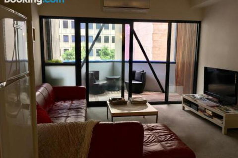 Quiet Laneway Apartment Near Bourke St. Mall - Whitsundays Accommodation 2
