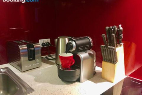 Quiet Laneway Apartment Near Bourke St. Mall - Whitsundays Accommodation 3