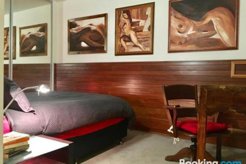 Quiet Laneway Apartment Near Bourke St. Mall - Whitsundays Accommodation 7