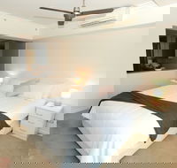 Surfers Paradise Suite with Pool and Spa - Whitsundays Accommodation