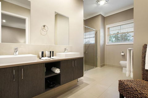 Kerami Manor - Whitsundays Accommodation 4