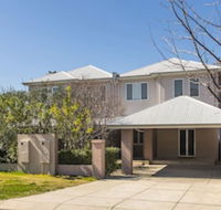 Inner Western Suburbs Retreat - Whitsundays Accommodation