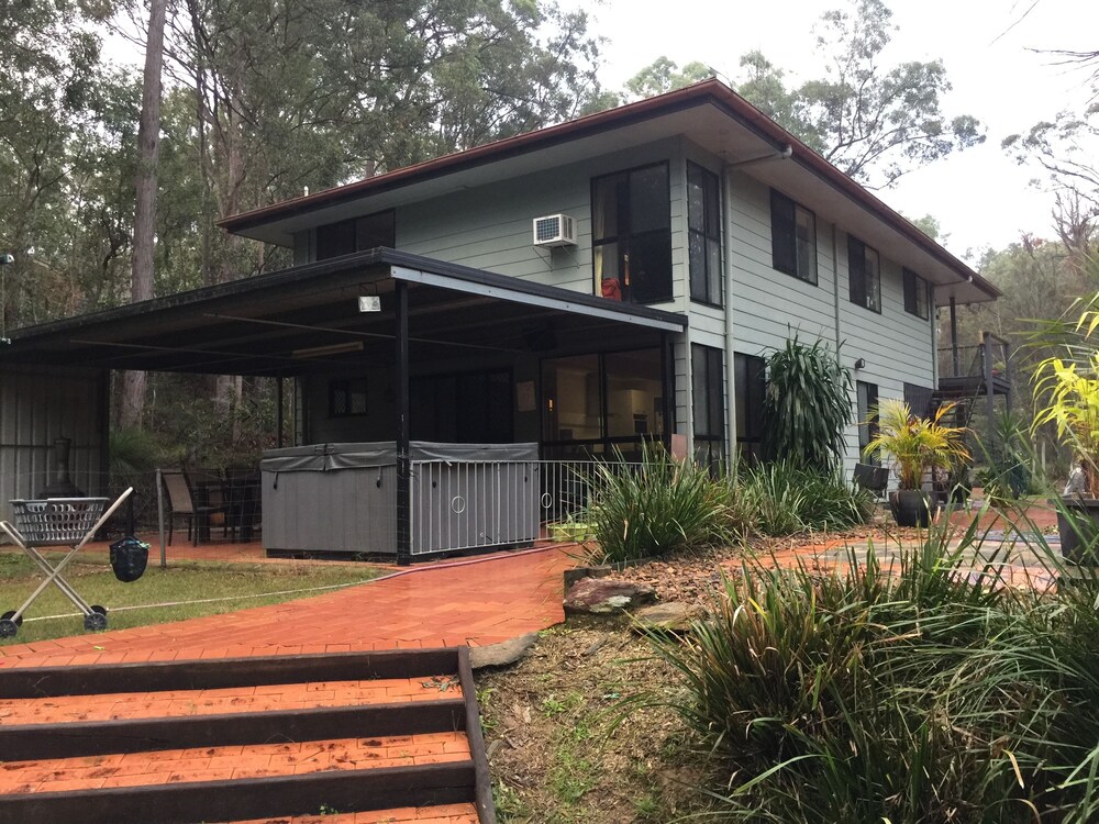 Eatons Hill QLD Whitsundays Accommodation