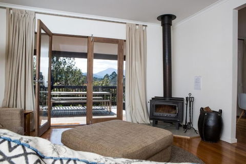 Furmston House & Studio - Whitsundays Accommodation 2