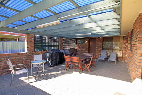 Riverfront Delight - Whitsundays Accommodation 1