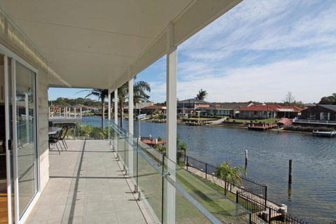 Unbeatable Waterfront Location - Whitsundays Accommodation 6