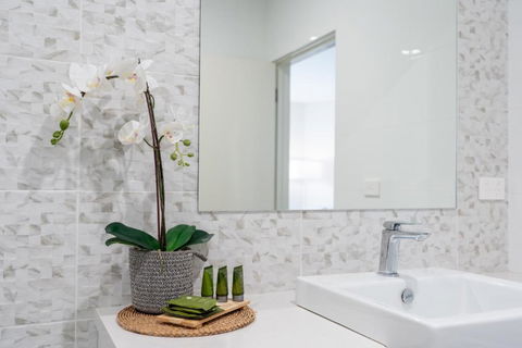 CENTRAL NO 5 LUXURY APARTMENT - Whitsundays Accommodation 4