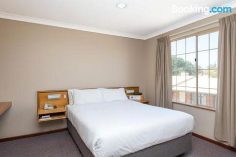 MIDAS MOTEL KALGOORLIE - Whitsundays Accommodation 2