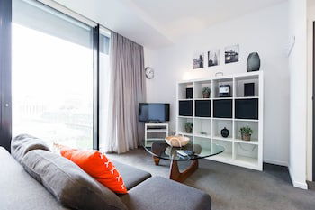 ROBYN, 1BDR Melbourne Apartment - Whitsundays Accommodation 0