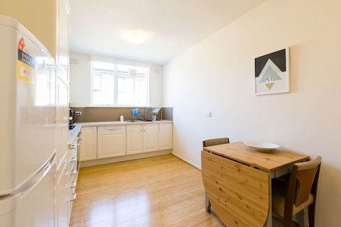 ROSIE, 2BDR St.Kilda Apartment - Whitsundays Accommodation 2