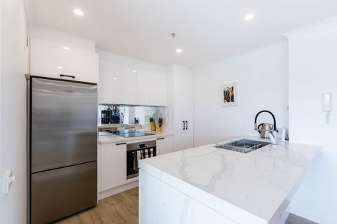YUKI, 1BDR Melbourne Apartment - Whitsundays Accommodation 2