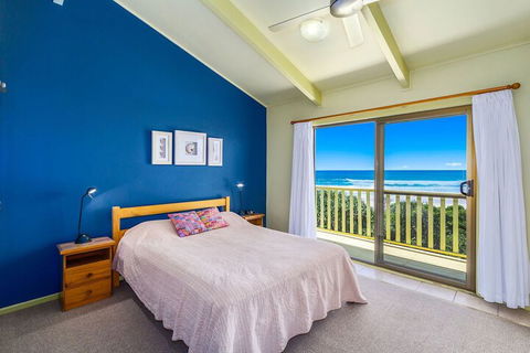Sandpiper Beach Front House - Whitsundays Accommodation 4