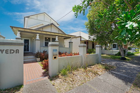 Newcastle Executive Homes - Veda House - Whitsundays Accommodation 0
