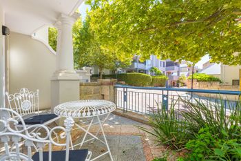 Luxurious Perth Townhouse - Whitsundays Accommodation 5