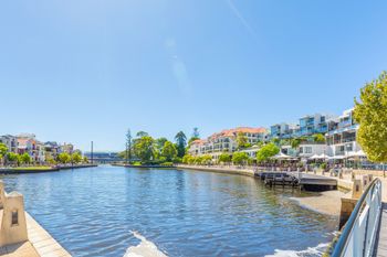 Luxurious Perth Townhouse - Whitsundays Accommodation 2