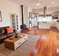 Ironbark Estate - Whitsundays Accommodation