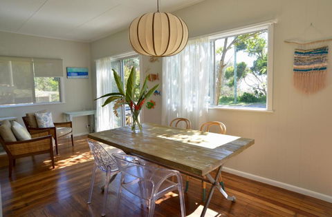 Tallowood Beachfront Cottage - Whitsundays Accommodation 2