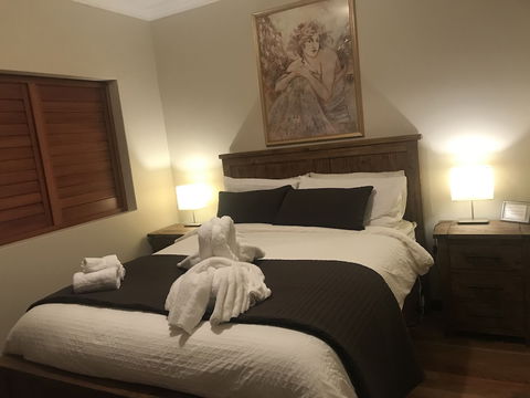 Atina Rocks Country Homestead - Whitsundays Accommodation 5