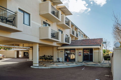 Canning Bridge Auto Lodge - Whitsundays Accommodation 1