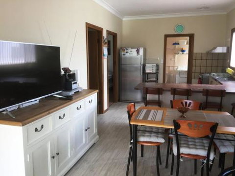 Flat 2 42 McMillan Rd - Whitsundays Accommodation 7
