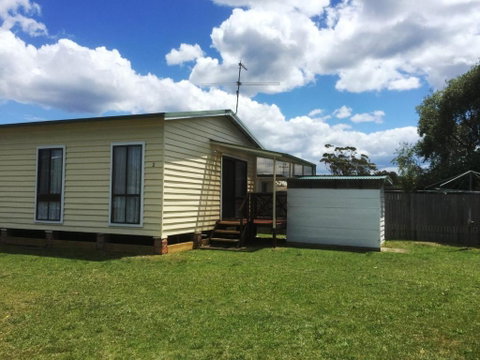Flat 2 42 McMillan Rd - Whitsundays Accommodation 2