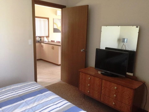 Flat 2 42 McMillan Rd - Whitsundays Accommodation 4