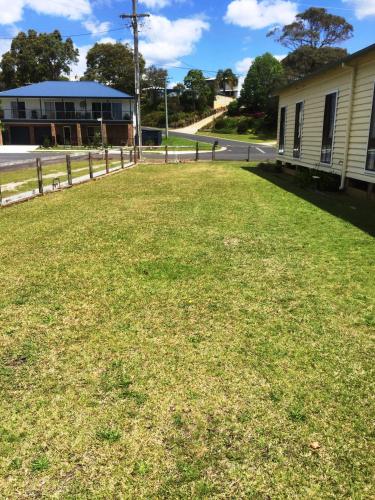 Flat 2 42 McMillan Rd - Whitsundays Accommodation 3