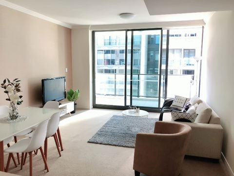 The Elegant Designer Home - Whitsundays Accommodation 2