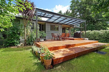 Rail Trail Cottage - BRIGHT - Whitsundays Accommodation 0