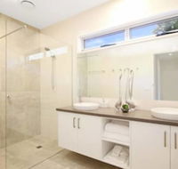 18 on Rayner - swish apartment Myrtleford - Whitsundays Accommodation