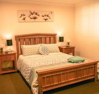 Oak Tree Cottage - Mundaring - Whitsundays Accommodation