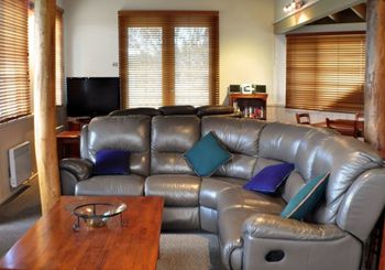 Eacottage - Whitsundays Accommodation 0