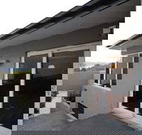 Sunny Sandy Bay Apartment - Whitsundays Accommodation