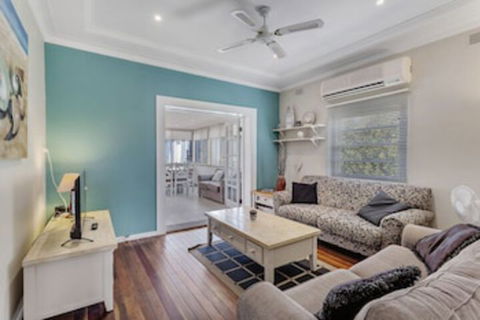 Tomaree Road, 14, Oscars Pet Friendly Beach House - Whitsundays Accommodation 0