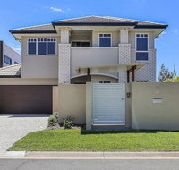 Links on Main River - Whitsundays Accommodation