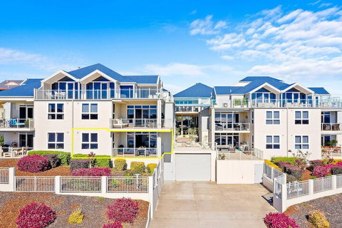 Southbound Escape At The Wharf - Whitsundays Accommodation 6