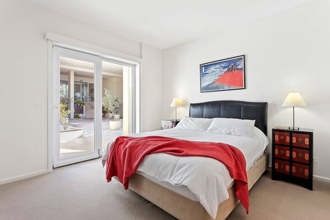 Southbound Escape At The Wharf - Whitsundays Accommodation 4