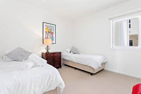Southbound Escape At The Wharf - Whitsundays Accommodation 1
