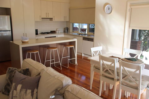 Healesville House - Fig Tree House - Whitsundays Accommodation 5