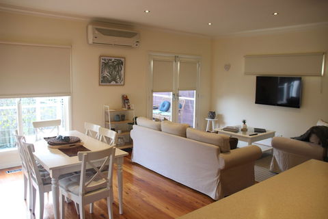 Healesville House - Fig Tree House - Whitsundays Accommodation 6