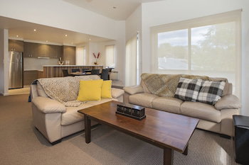 Northview 2 - 9 Clyde Street, Jindabyne - Whitsundays Accommodation 3
