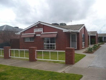 Parklake Holiday Units - Whitsundays Accommodation 6